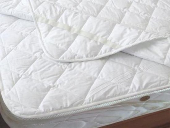 מגן מזרן ריפודית למיטה וחצי 120x200 ס"מ מבית Arige Gad – לבן