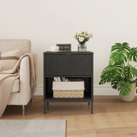 שידת לילה מעוצבת דגם 3073 מבית Step Up - צבע שחור